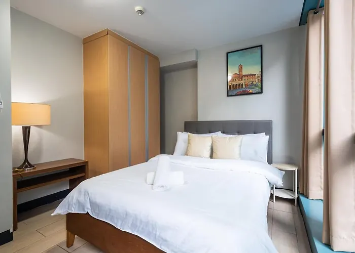One Uptown Bgc 2br Cor Unit With Balcony ,washer *