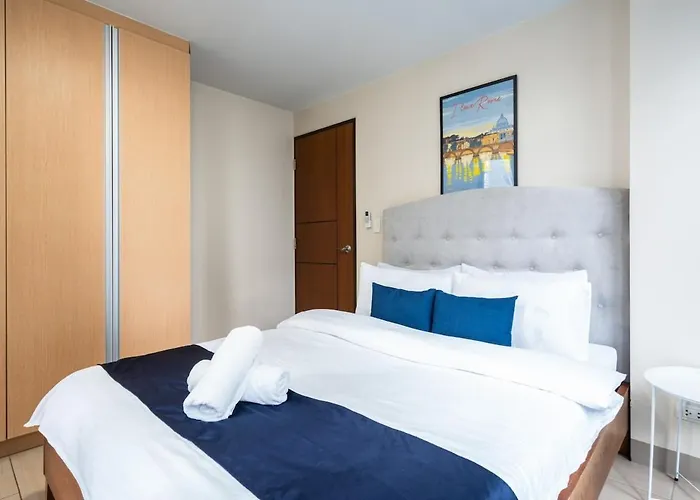One Uptown Bgc 2br Cor Unit With Balcony ,washer