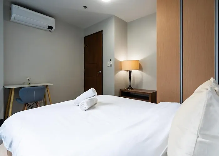 One Uptown Bgc 2br Cor Unit With Balcony ,washer *