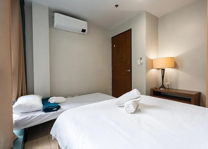One Uptown Bgc 2br Cor Unit With Balcony ,washer