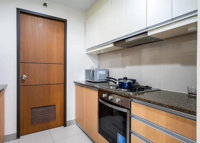 One Uptown Bgc 2br Cor Unit With Balcony ,washer Apartment