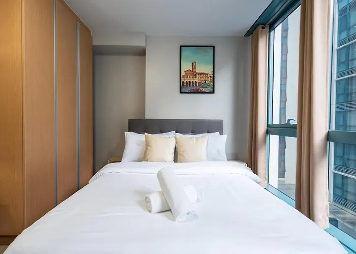 One Uptown Bgc 2br Cor Unit With Balcony ,washer Apartment