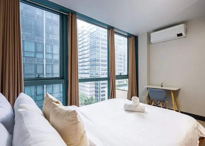 One Uptown Bgc 2br Cor Unit With Balcony ,washer Apartment